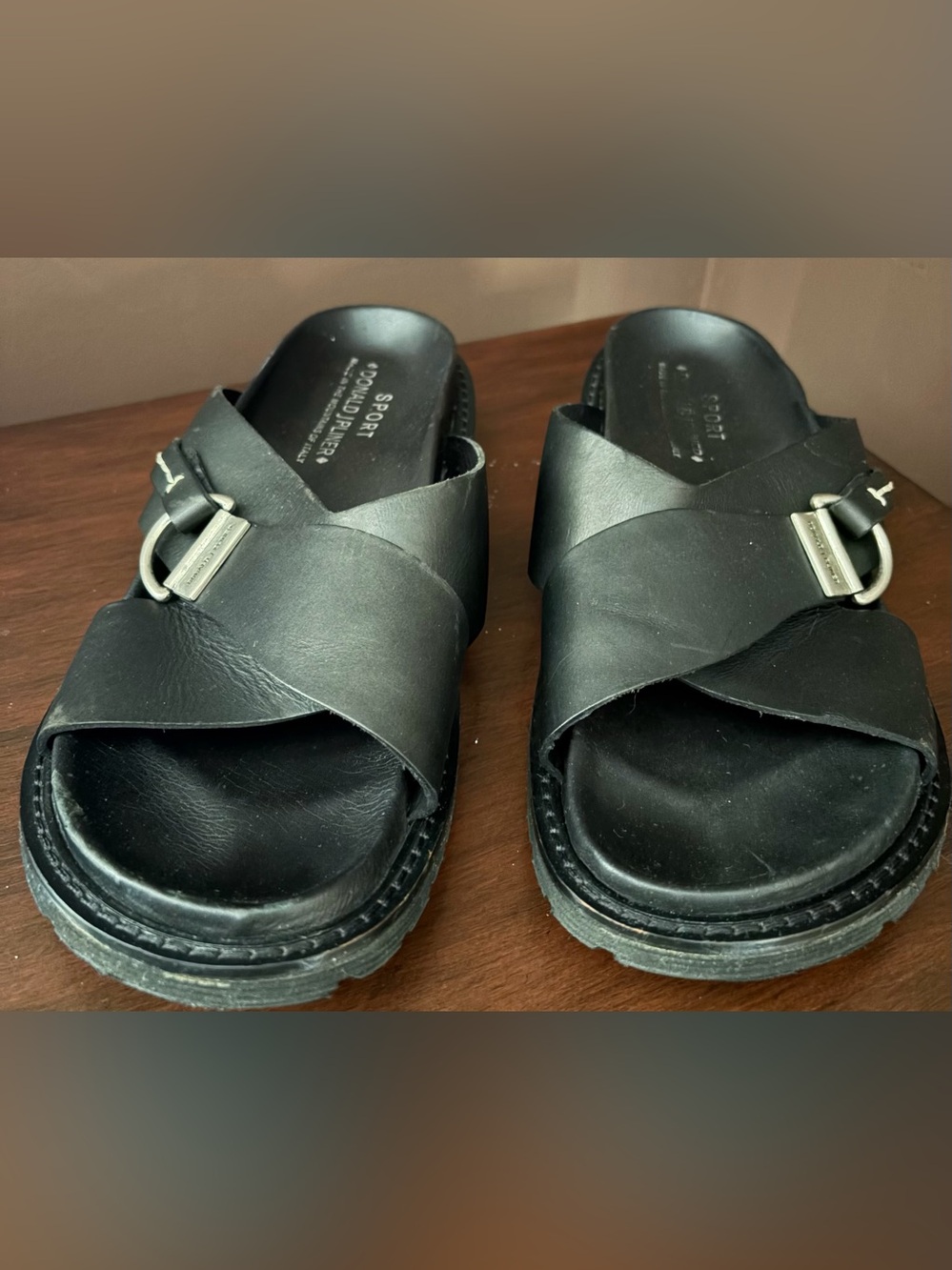 DONALD J PLINER
MENS SLIDES
SIZE 11